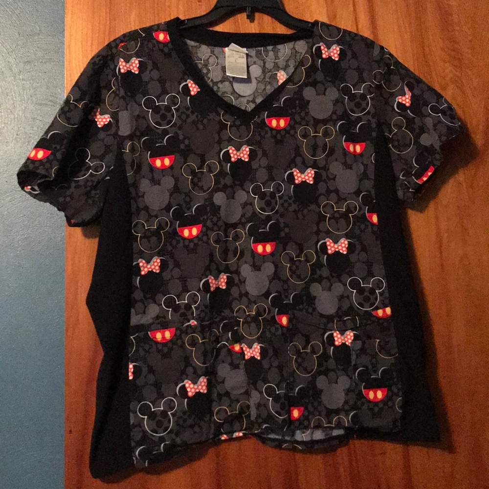 Scrub top